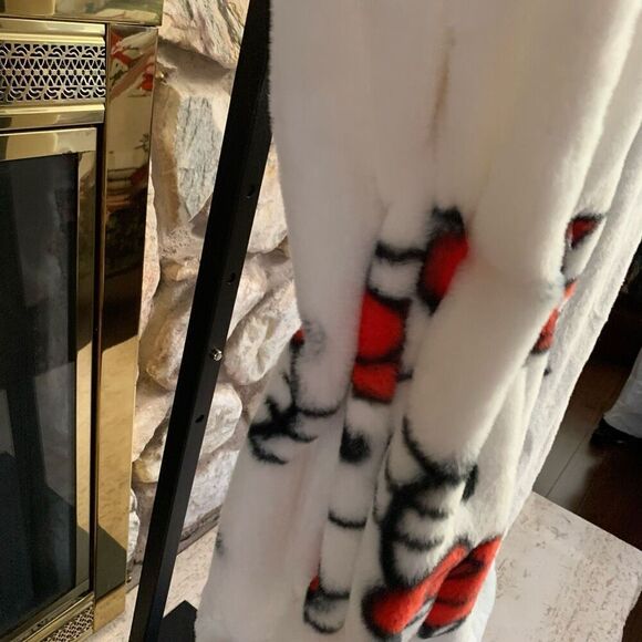 Hello Kitty faux rabbit fur Candy cane Christmas blanket holiday blanket - Picture 8 of 11